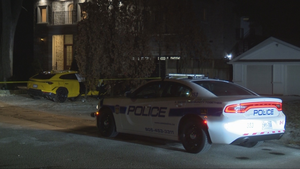 Police investigate Mississauga attempted carjacking, gunshot injury [Video]