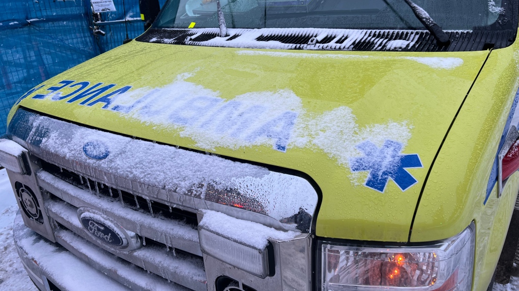 Bus crashes near Quebec border: several people injured [Video]