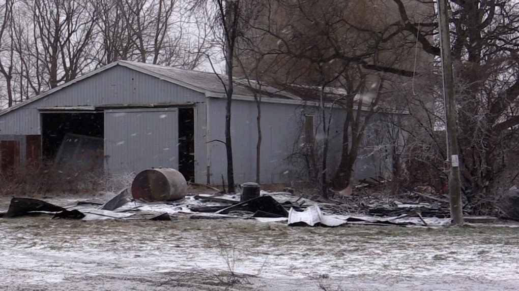 London fire fights abandoned barn fire [Video]