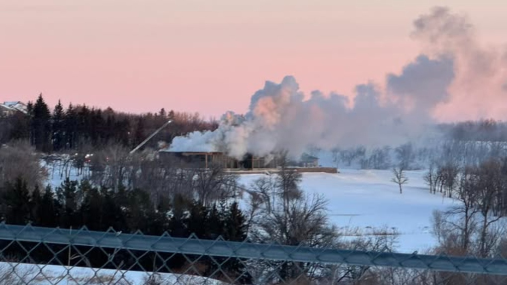 Crews battle fire at Minnewasta Golf and Country Club in Morden, MB [Video]