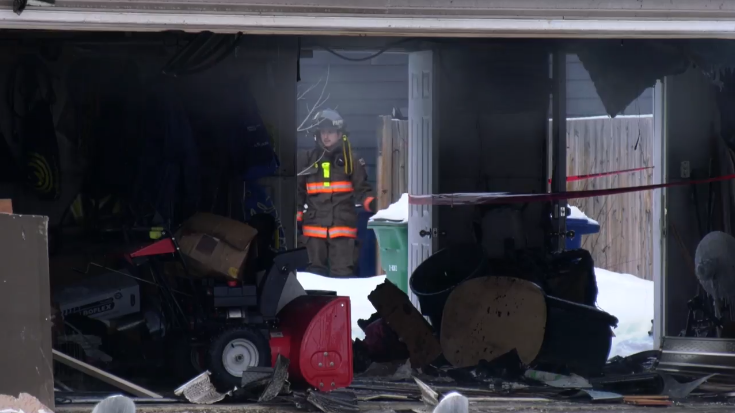 Saskatoon firefighters tackle garage fire in Sutherland [Video]