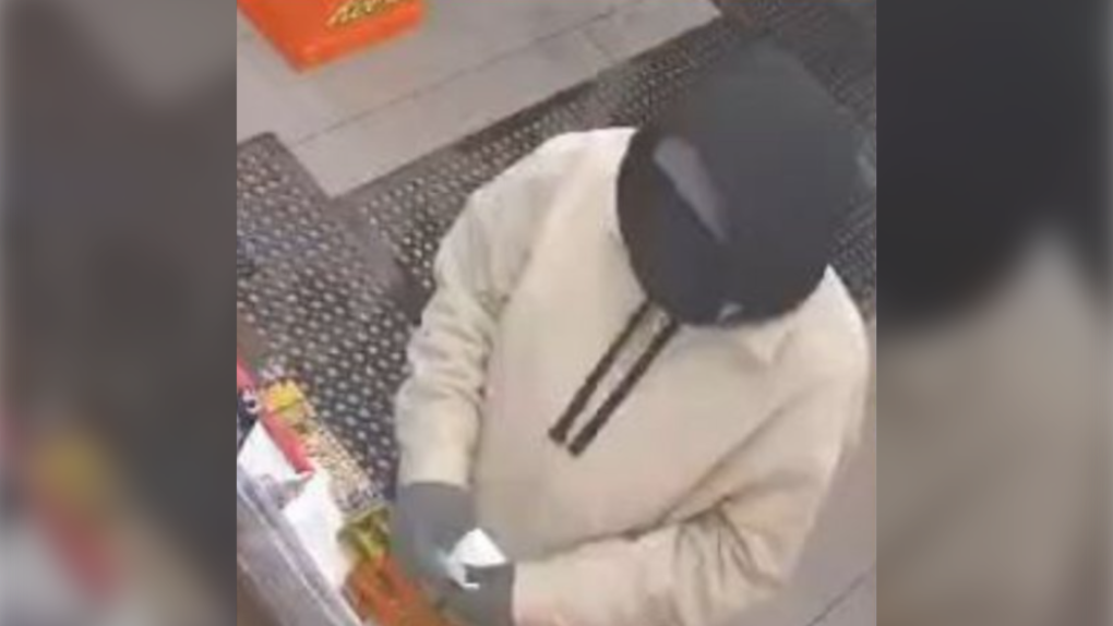 Police release new images after Cambridge robbery [Video]