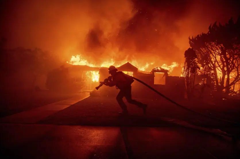 2 Quebec planes and their crews helping fight devastating L.A. wildfires [Video]