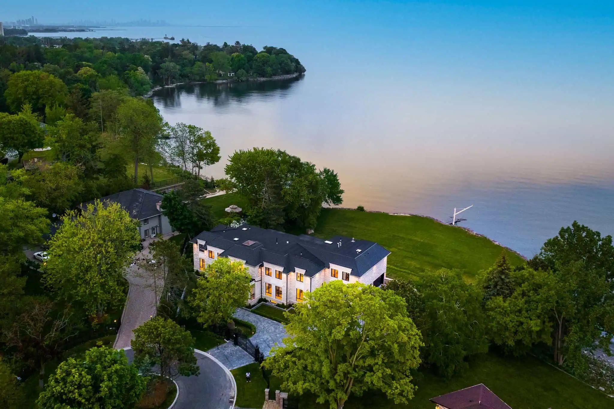 The most expensive home ever on Lake Ontario in Mississauga just sold [Video]