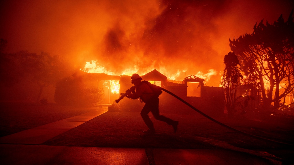 Pacific Palisades: 2 Quebec planes fighting devastating L.A. wildfires [Video]