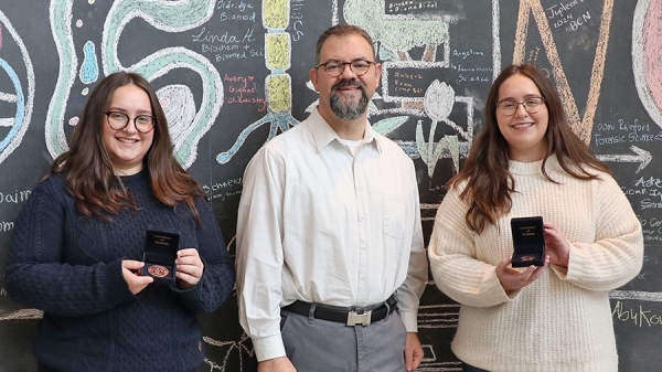 Noble twins win science medals for second year [Video]