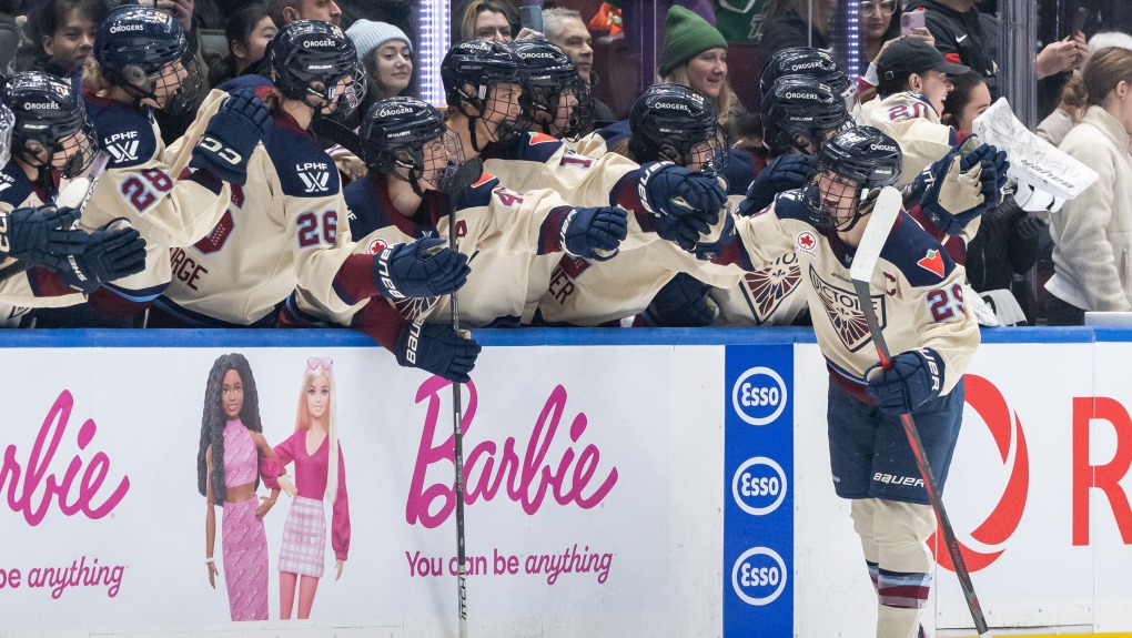 Montreal Victoire edge Toronto Sceptres 4-2 in first PWHL game in Vancouver [Video]