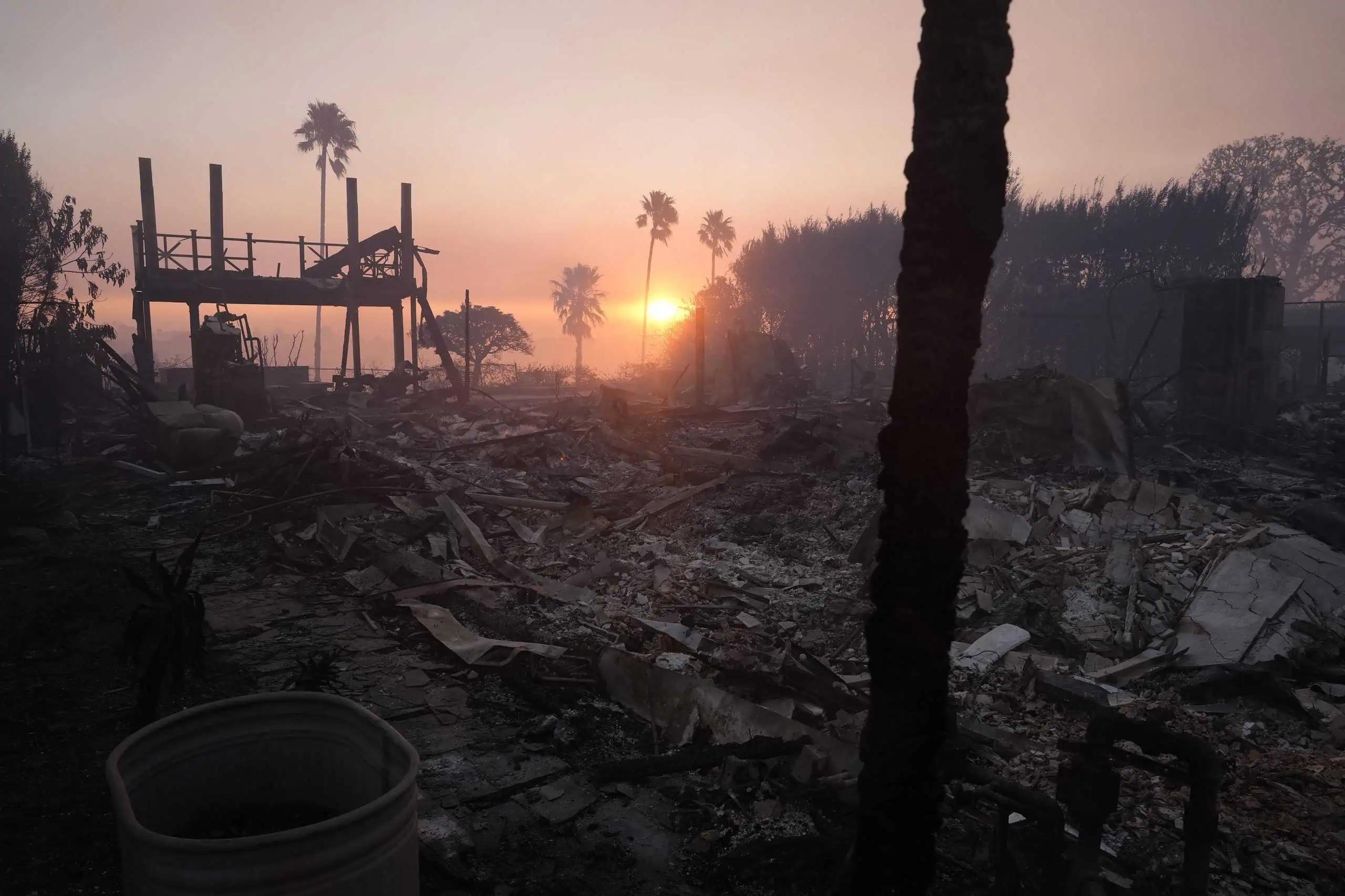 Ontario firefighters on the way to help fight Los Angeles wildfire [Video]