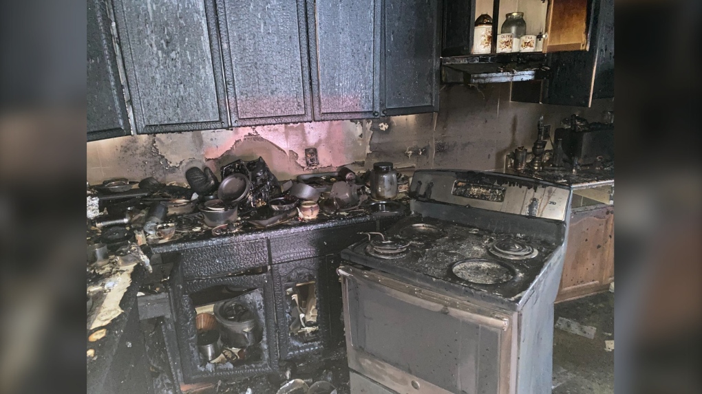 London fire crews battle morning kitchen fire [Video]