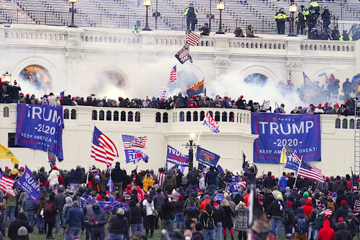 Indiana man who fled to avoid prison sentence for storming Capitol is arrested in Canada [Video]