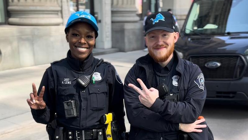 Detroit police sporting Lions merch [Video]