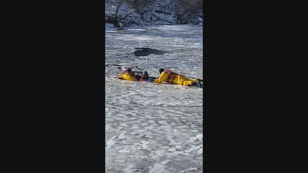 Smiths Falls, Ont. firefighter recalls dramatic ice rescue from Rideau River [Video]