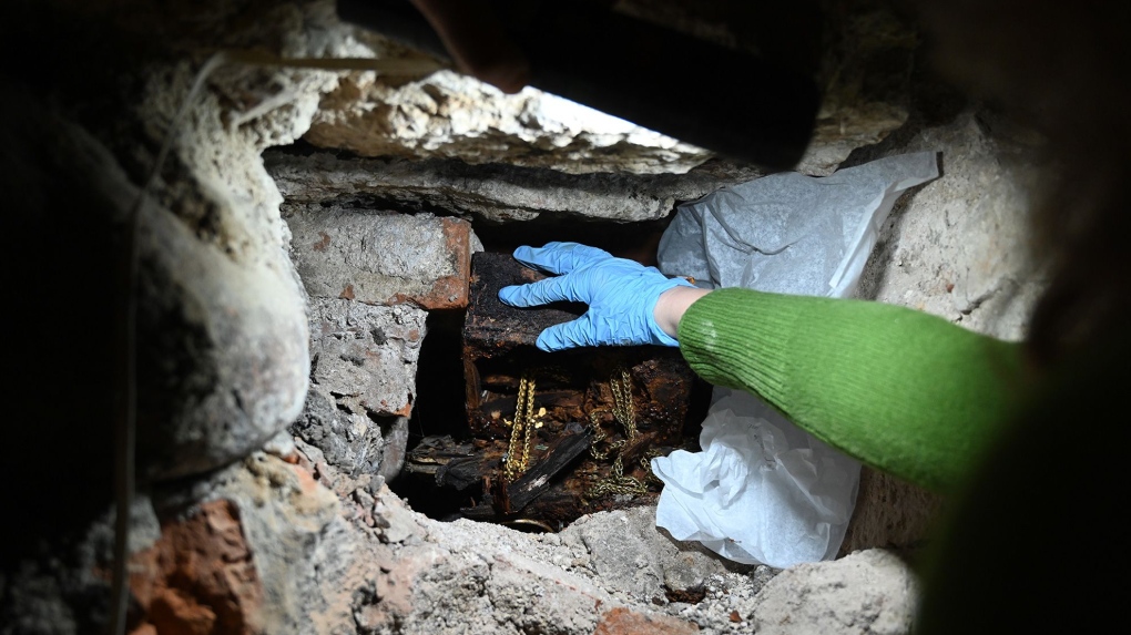 Royal treasures discovered in cathedral, lost since Second World War [Video]