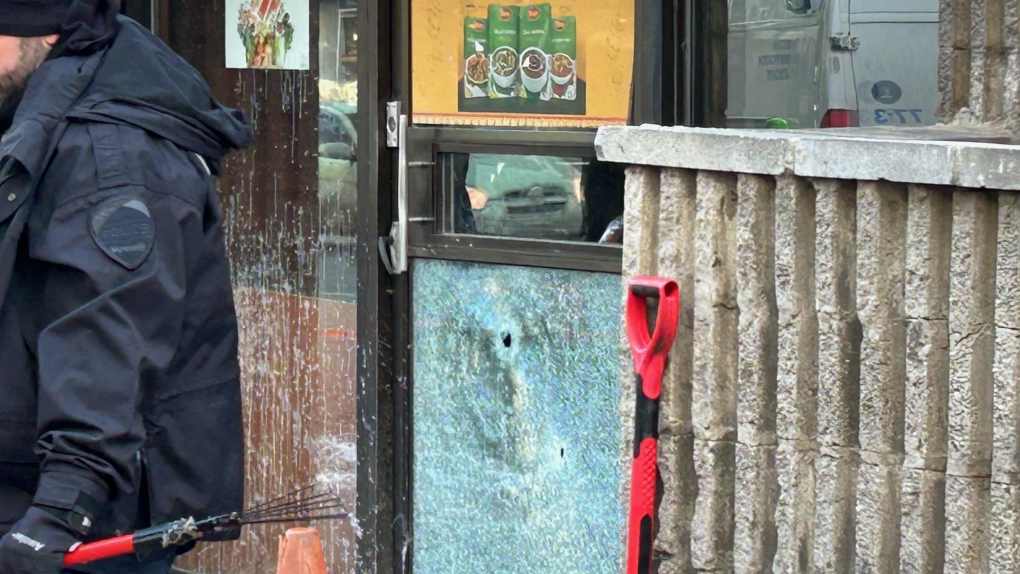 Downtown Montreal store window shattered by gunshot [Video]