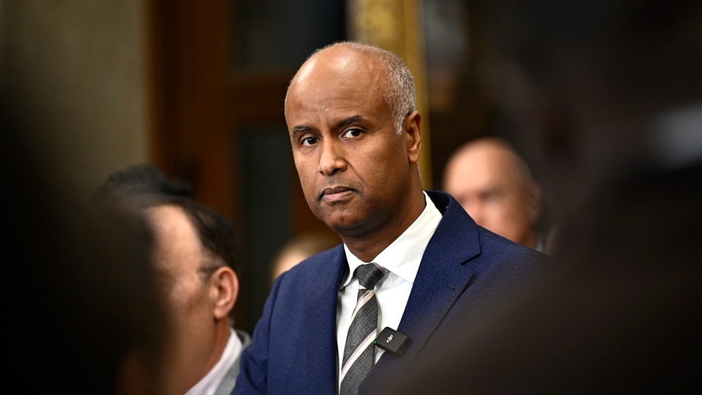 Minister Ahmed Hussen makes first trip to Syrian border area [Video]