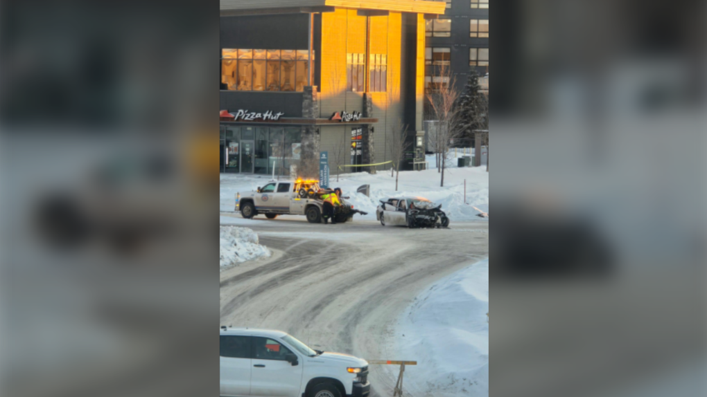 Saskatoon police say driver died after colliding with brick wall [Video]