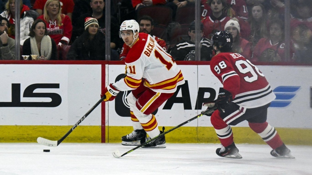 Pelletier scores twice as Flames cruise to 5-2 win over Blackhawks [Video]