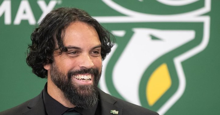 Elks coach Mark Kilam having no trouble getting used to his new green-and-gold colours – Edmonton [Video]