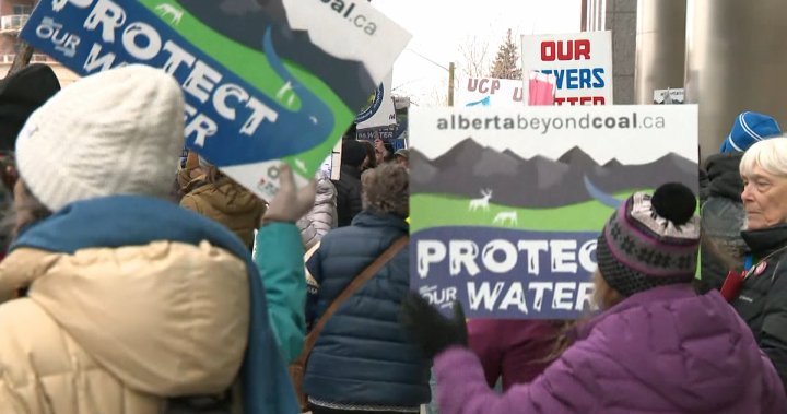 Opponents protest proposed coal mining project as Alberta regulator holds hearing [Video]