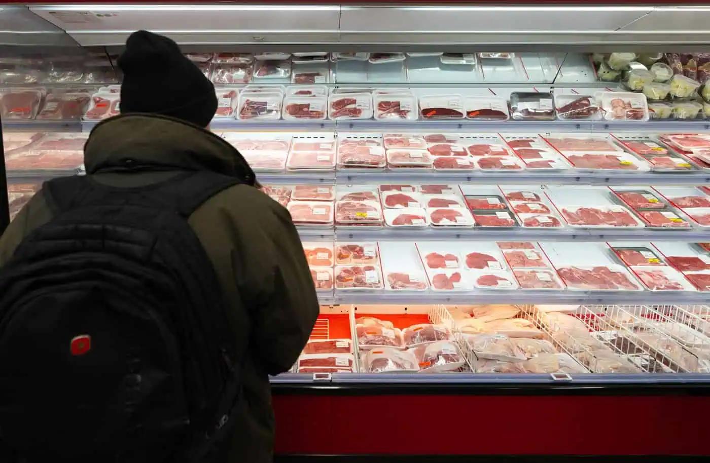 Class-action lawsuit accuses Loblaws, Walmart and Sobeys of underweight meat sales in Canada [Video]