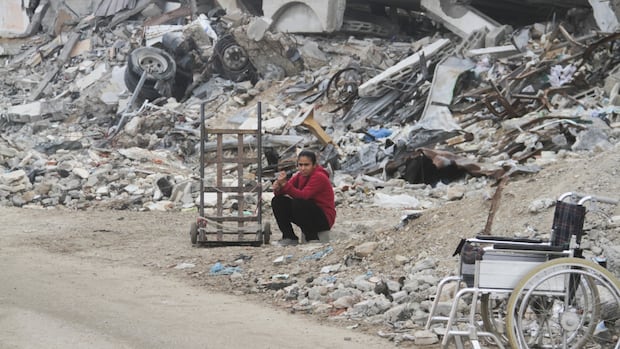 U.S. says Gaza ceasefire to take effect Sunday despite last minute ‘loose end’ [Video]