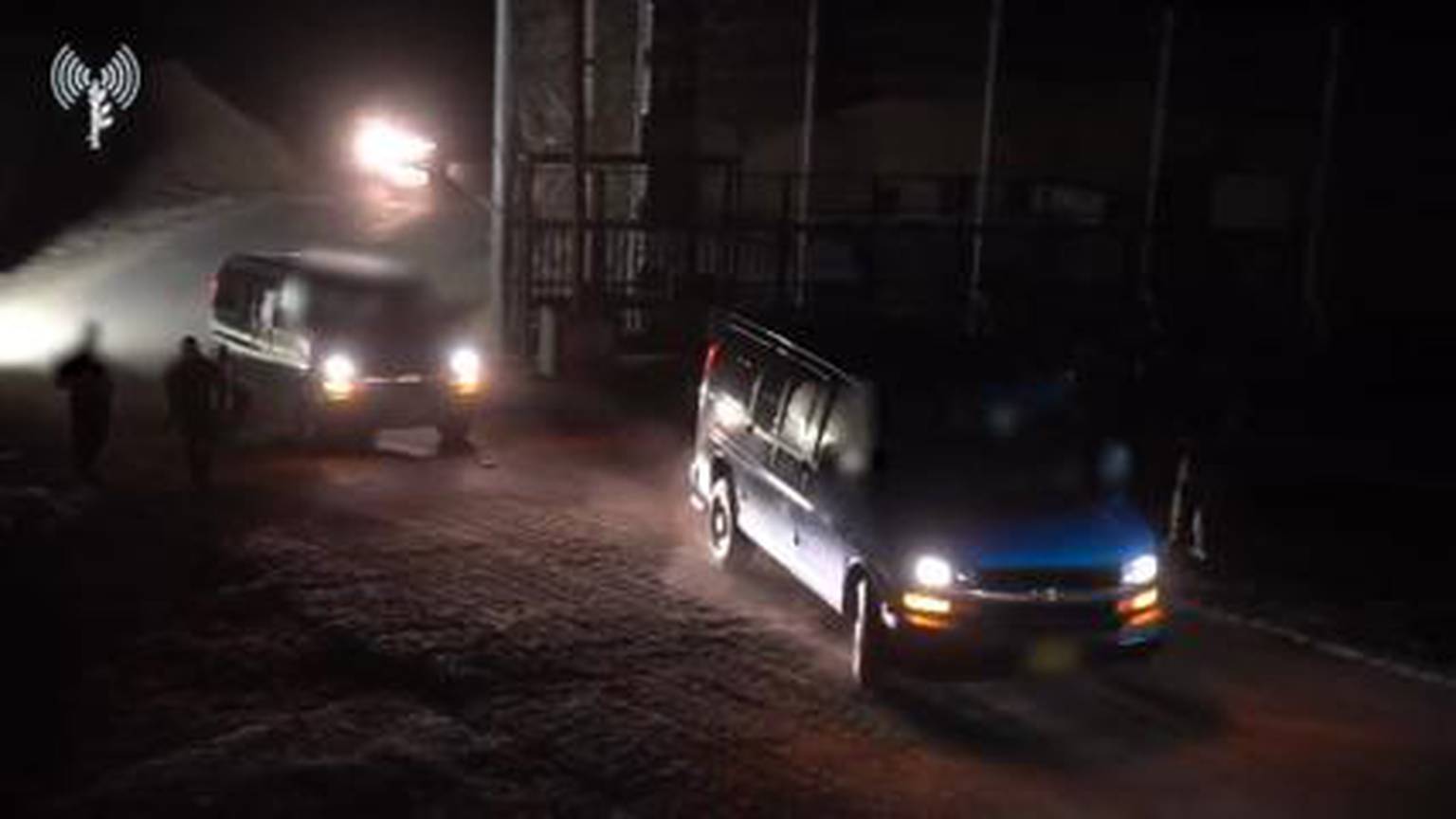 Video: Three Israeli hostages arrive in Israel as fragile ceasefire passes first hurdle [Video]