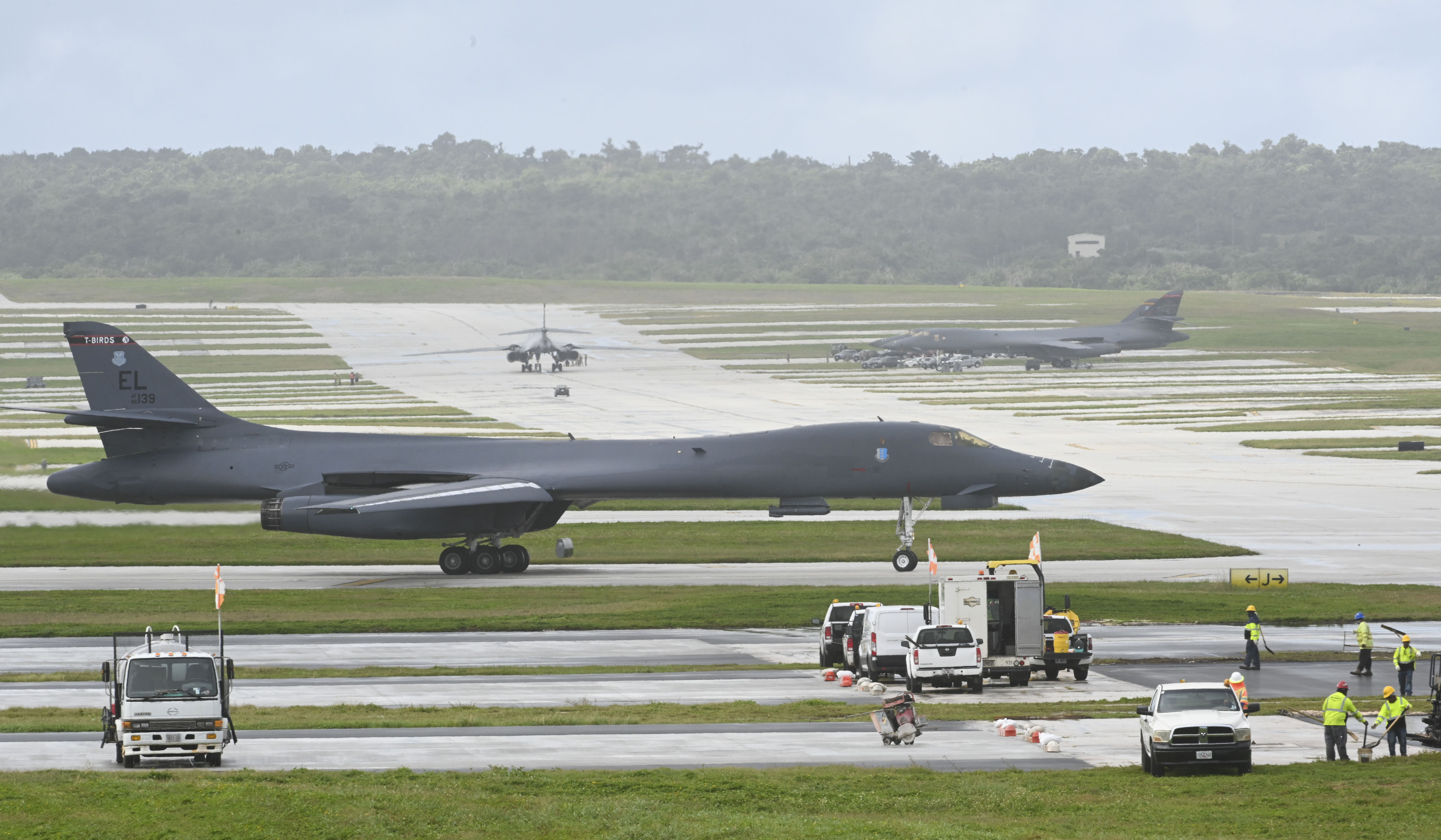 US B-1B Bombers Deployed to West Pacific Air Base [Video]