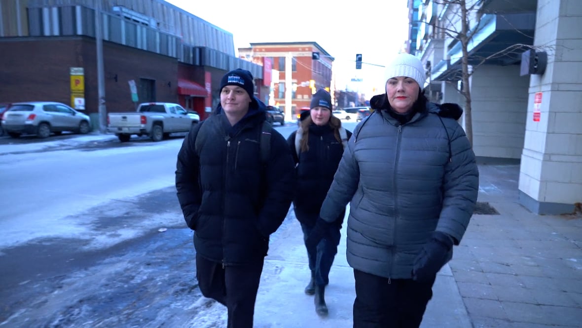 How front-line workers in Ottawa try to help people stay safe in the cold [Video]