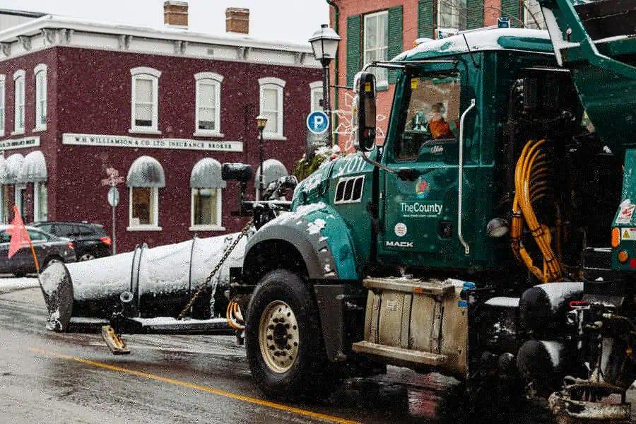 ‘Significant’ weather event in eastern Ontario, with heavy snow, near zero visibility and bitter cold [Video]