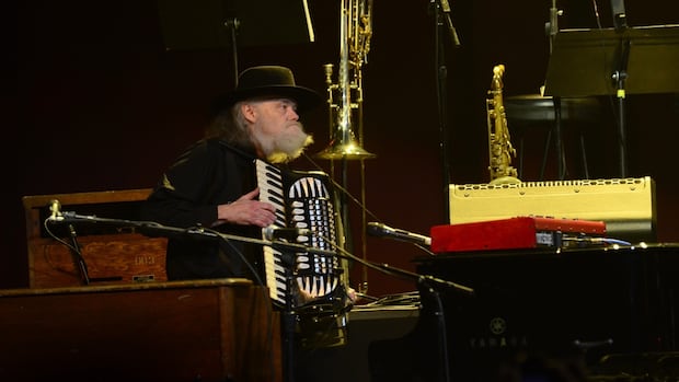 Garth Hudson, The Band’s quirky and beloved musical jackknife, dead at 87 [Video]