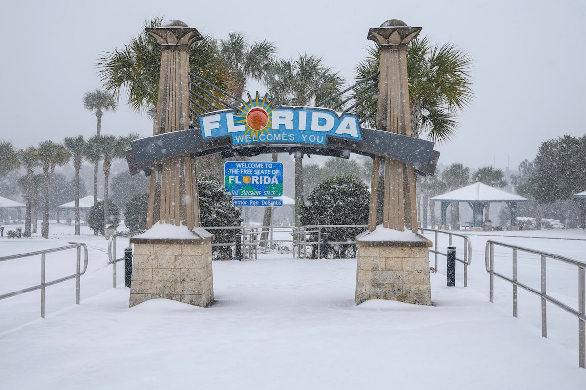 Winter storm that dropped record-breaking snow in New Orleans spreads into Florida, Carolinas [Video]