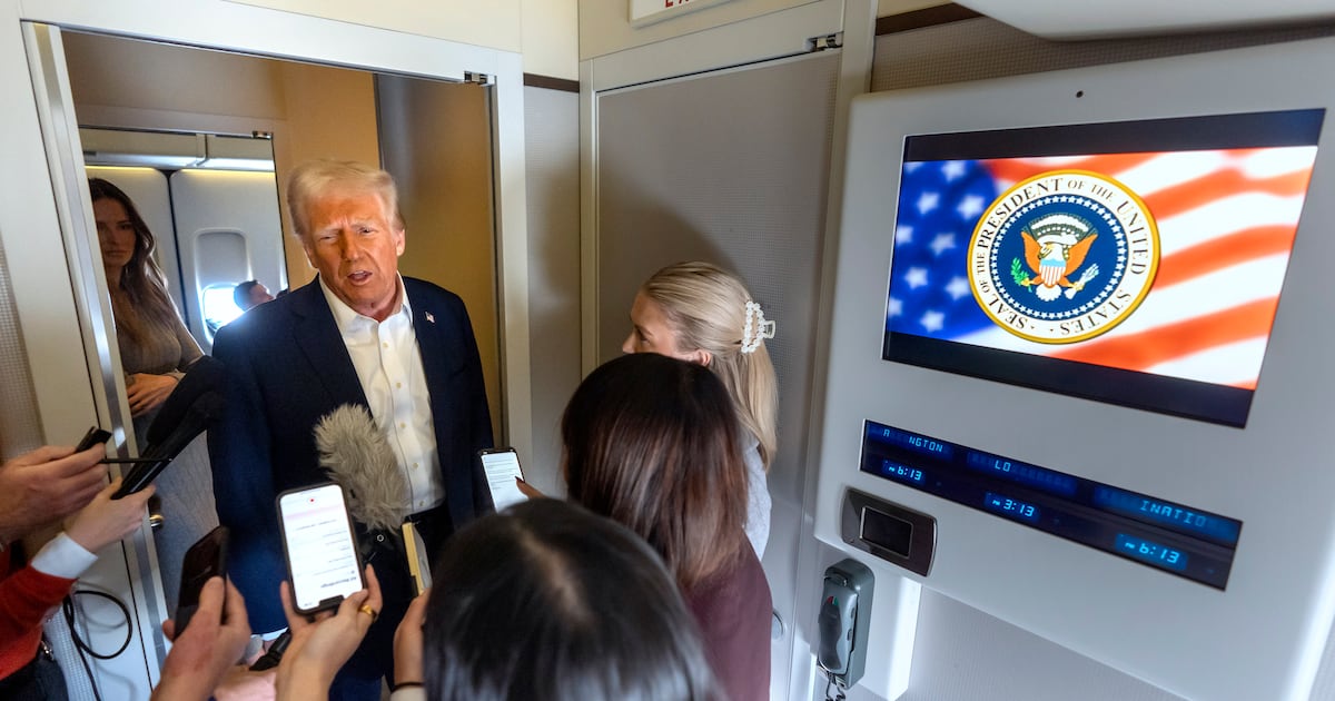 Trump’s Q&A on Air Force One goes from the plane’s color scheme to the fate of TikTok and Canada  WSOC TV [Video]