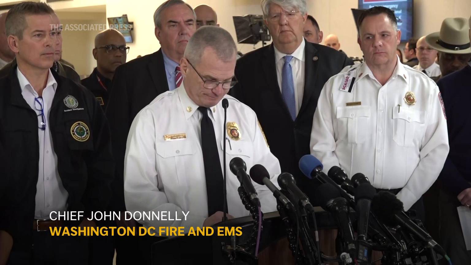 Video: First responders say no survivors in DCA crash, switch to recovery operation [Video]