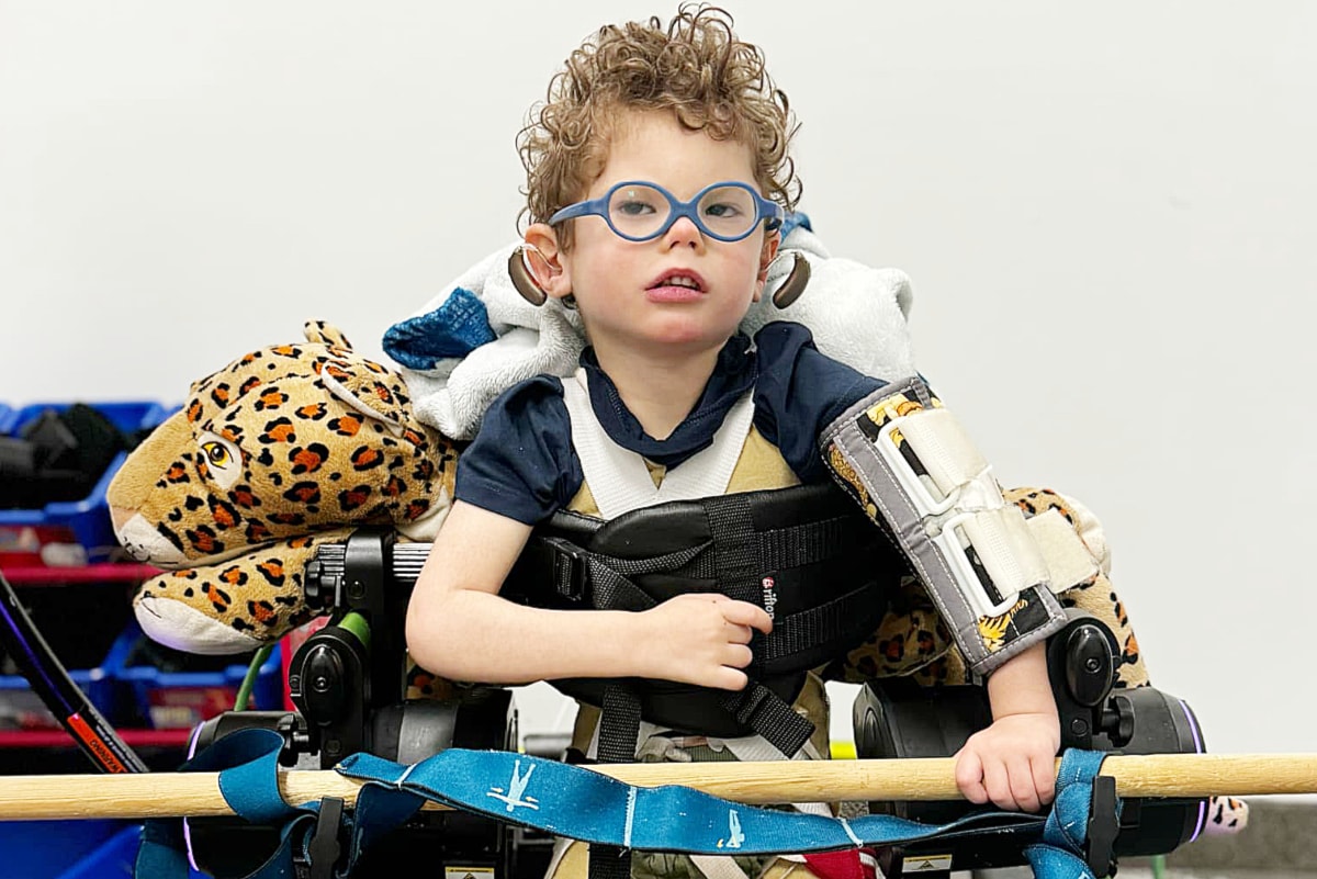 VIDEO: Robotic exoskeleton gives gift of walking to B.C. boy [Video]