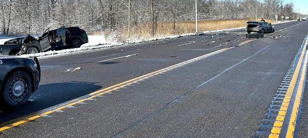 Driver critical after 3-vehicle crash forces detours on major highway in Flamborough, Ontario [Video]