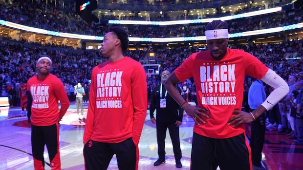 Raptors fans become latest to boo American national anthem as trade war heats up [Video]