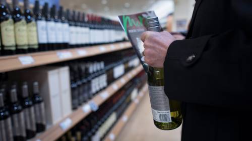 Ontario pulls U.S. alcohol off LCBO shelves in response to Trump tariffs [Video]