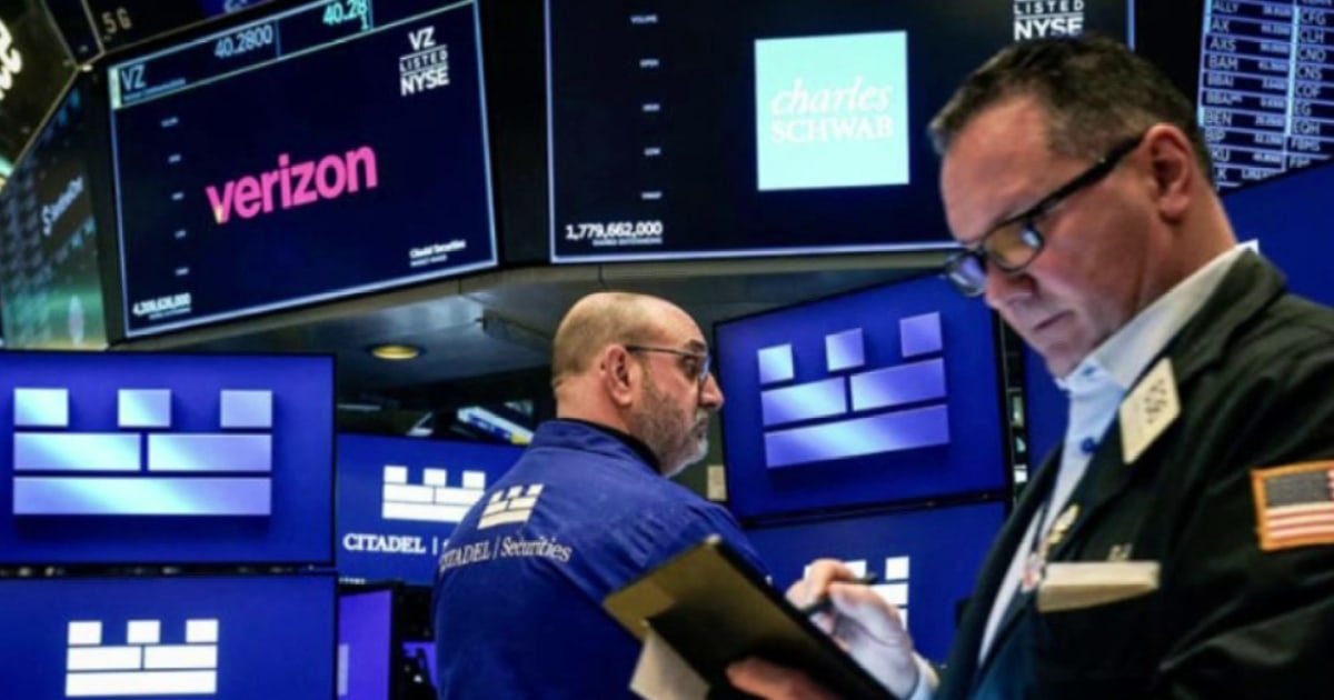 Dow futures drop more than 650 points after Trump hits U.S. trading partners with tariffs [Video]