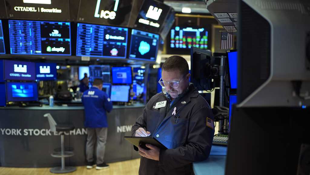 Wall Street drops amid Trump’s global tariff impact [Video]