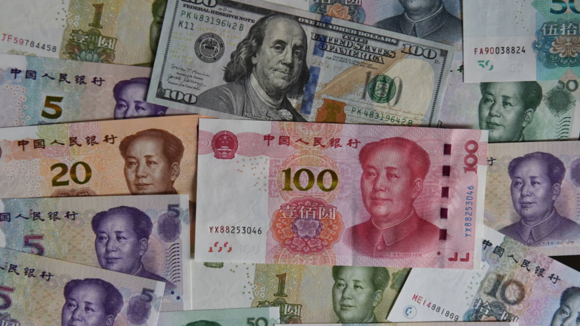 Asian currencies weaken as U.S. dollar strengthens after Trump levies tariffs [Video]