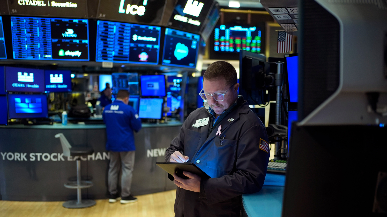 Stock market today: Wall Street falls following Trump’s tariffs, but not as badly as feared in the morning [Video]