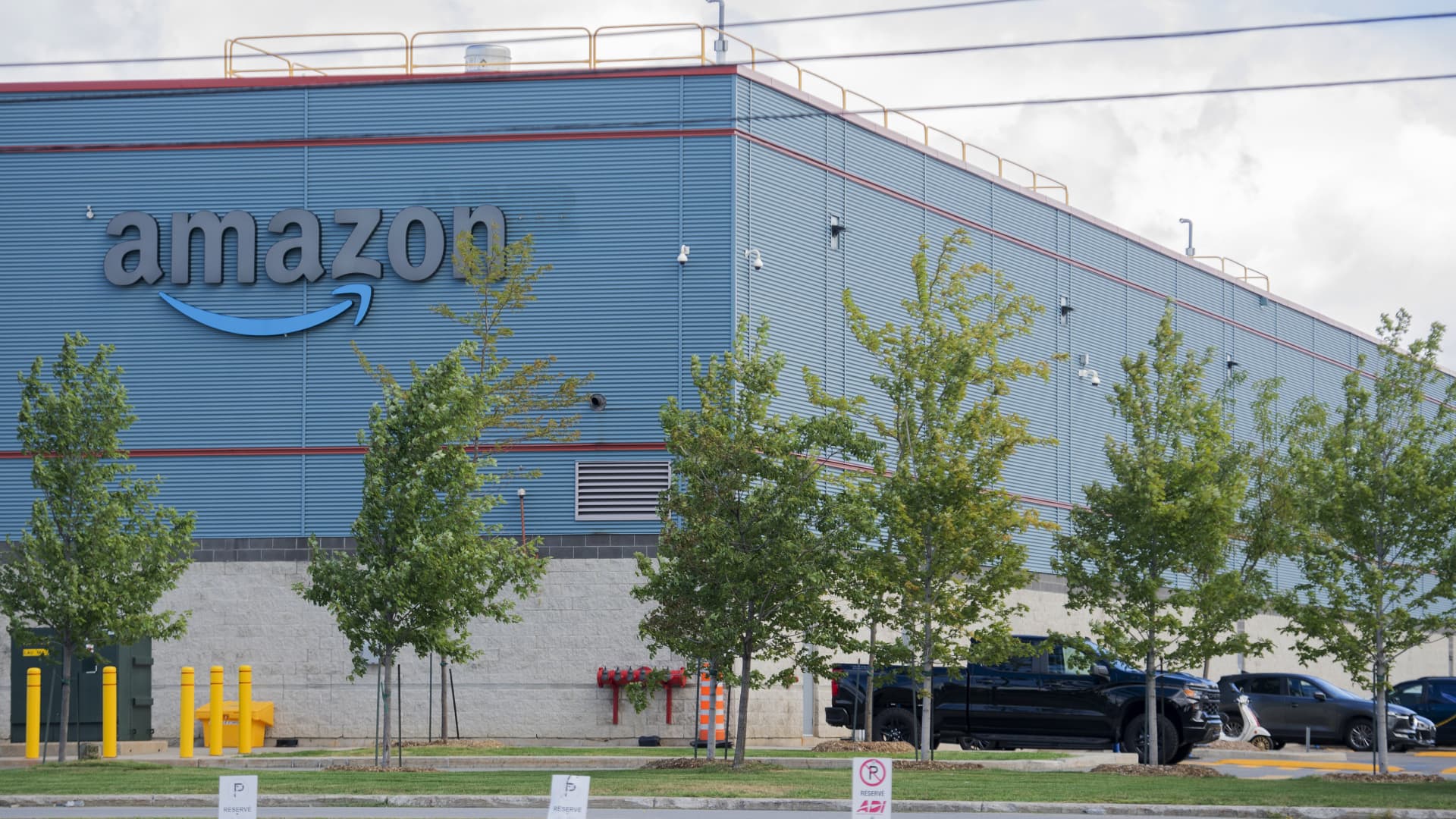 Amazon to face legal action after Quebec warehouse closures [Video]