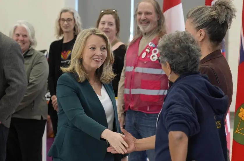 Ford aims to keep tariff focus in Ontario election as Liberals, NDP tout health, education [Video]