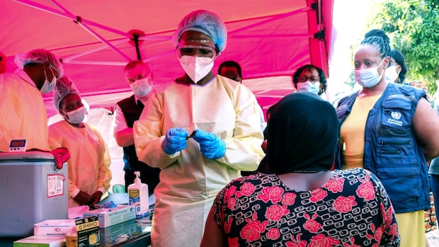 Ebola vaccine trial begins in Uganda amid outbreak [Video]