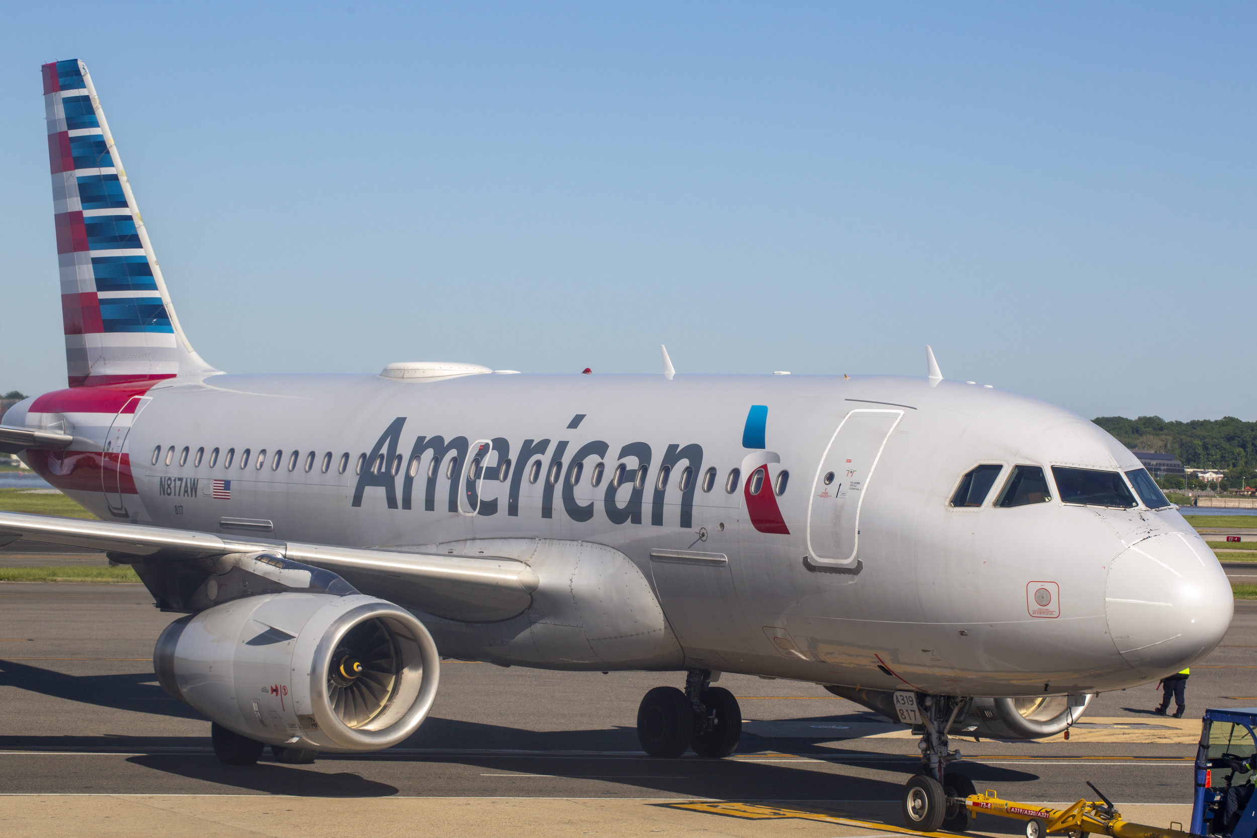 American Airlines Tarmac Tribute for DC Flight Attendant Breaks Hearts [Video]