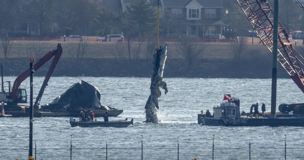 Remains of all 67 victims of the midair collision near DC recovered as NTSB probes altitude data [Video]