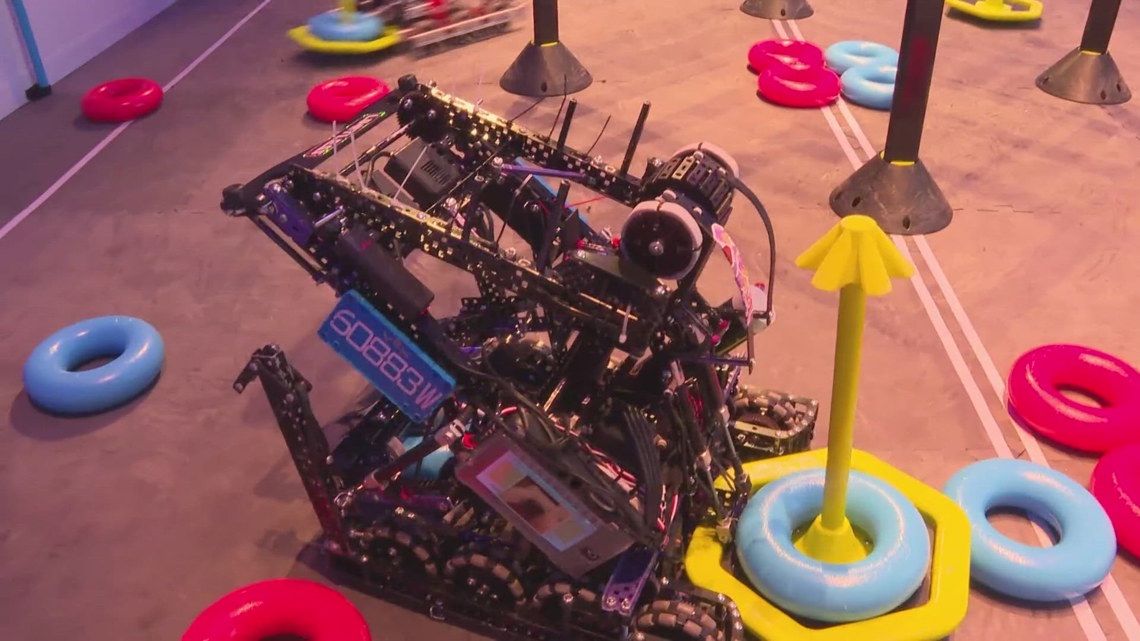 High schools from across America meet for VEX Robotics Launch tournament in CLE [Video]