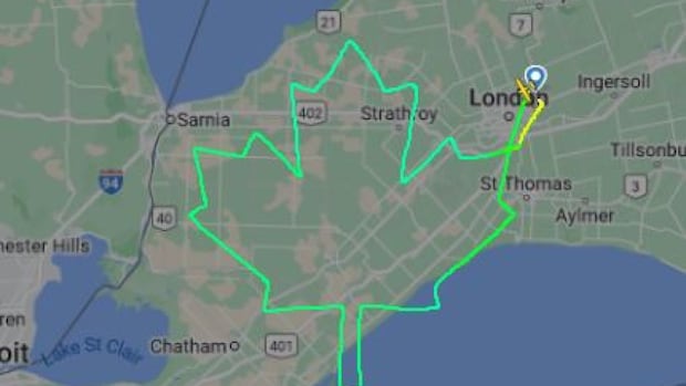 Patriotic Ontario pilot creates massive maple leaf in the sky to send message to U.S. [Video]