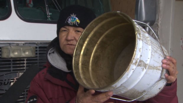 Without fire hydrants, this northern Manitoba community uses buckets to fight fires [Video]