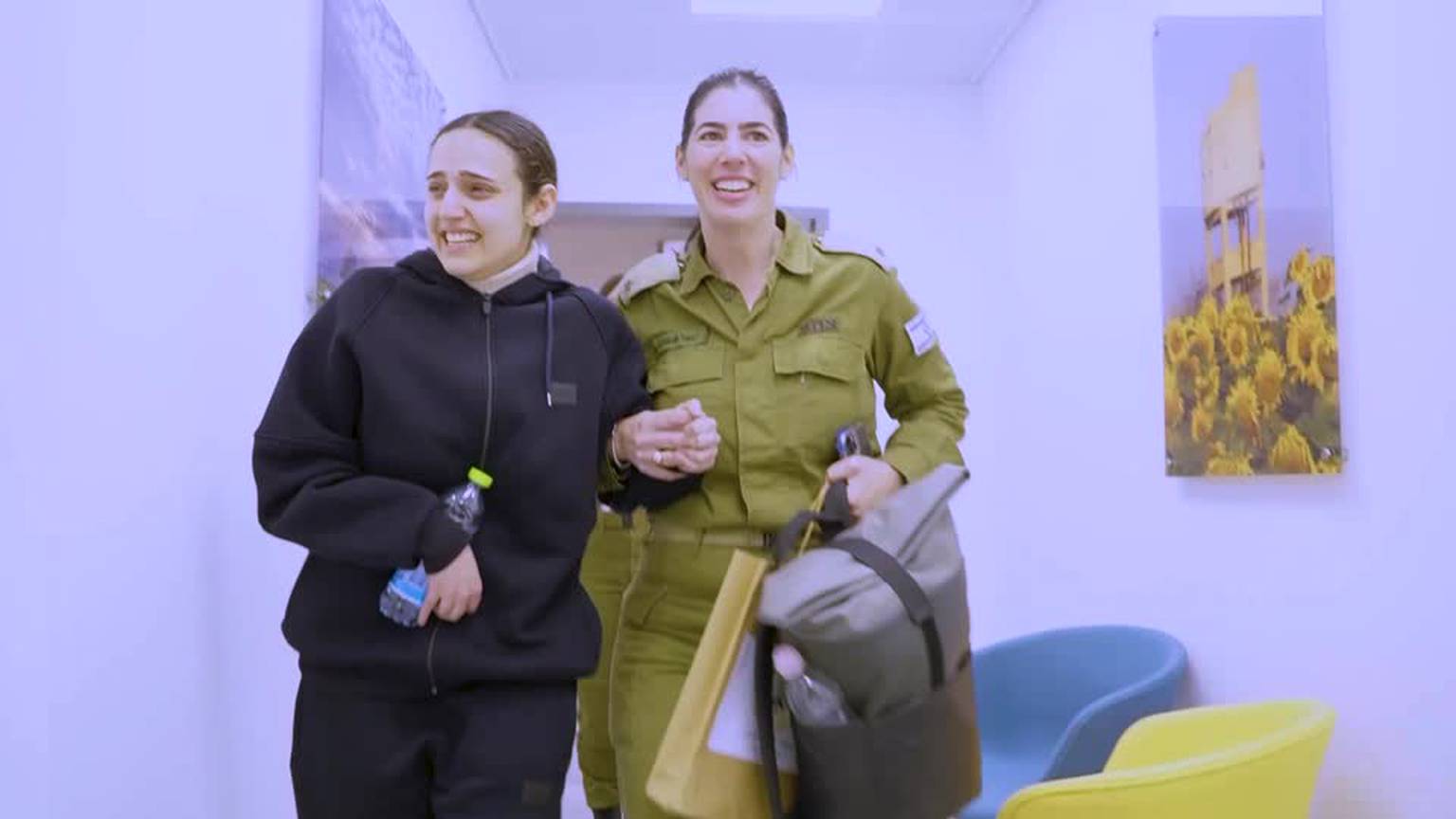 Video: Released Israeli hostage Romi Gonen falls into mom’s arms weeping [Video]